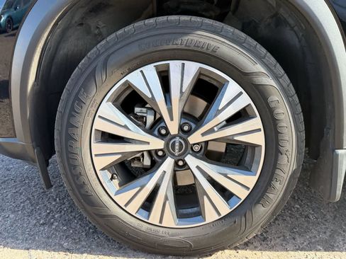 Used 2023 Nissan Rogue SV FWD image 7