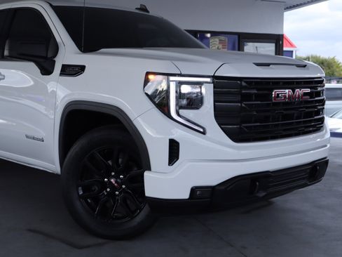 Used 2022 GMC Sierra 1500 Elevation image 2