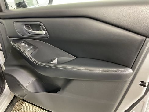 Used 2025 Nissan Rogue SV FWD image 23