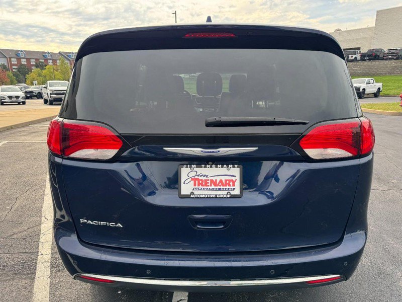 Used 2019 Chrysler Pacifica Touring-L FWD image 4