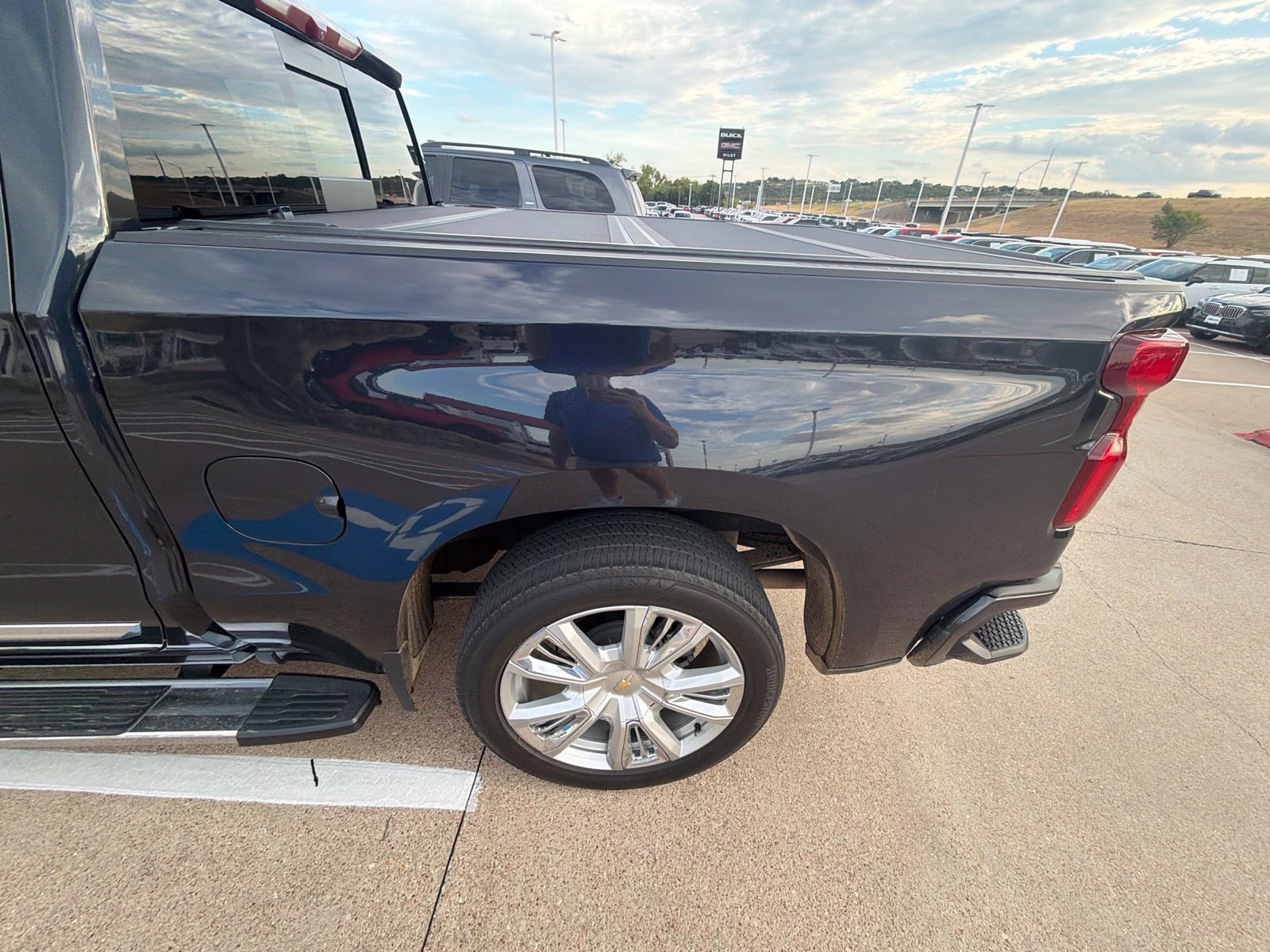 Used 2024 Chevrolet Silverado 1500 High Country w/ High Country Premium Package AWD/4WD image 12