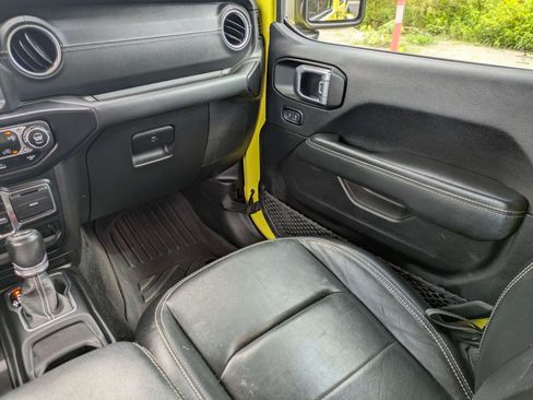 Used 2023 Jeep Wrangler Unlimited Sahara AWD/4WD image 15