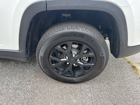 Used 2025 Jeep Grand Cherokee Altitude AWD/4WD image 19