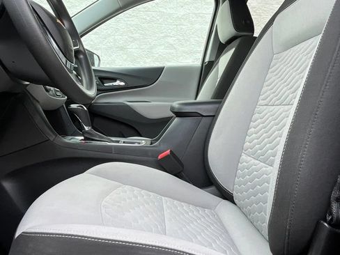 Used 2021 Chevrolet Equinox LT w/ LPO, Cargo Package AWD/4WD image 7