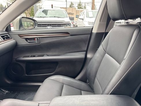 Used 2018 Lexus ES 350 w/ Navigation System Package image 26