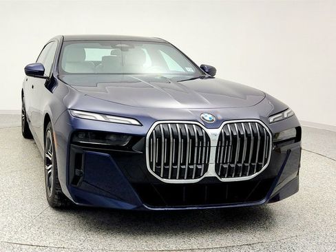 Used 2023 BMW 760i xDrive image 2