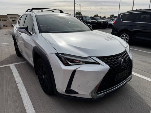 Used 2022 Lexus UX 200 image 5
