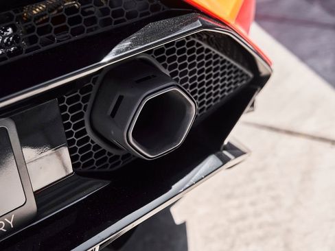 Used 2023 Lamborghini Huracan Tecnica RWD image 17