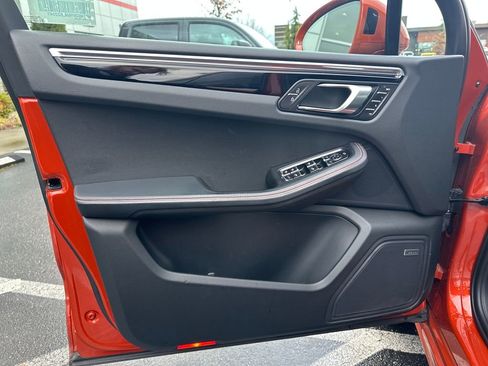 Used 2022 Porsche Macan S image 11