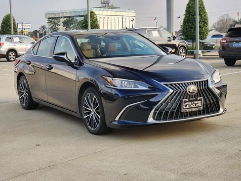 Used 2023 Lexus ES 350 w/ Premium Package image 3