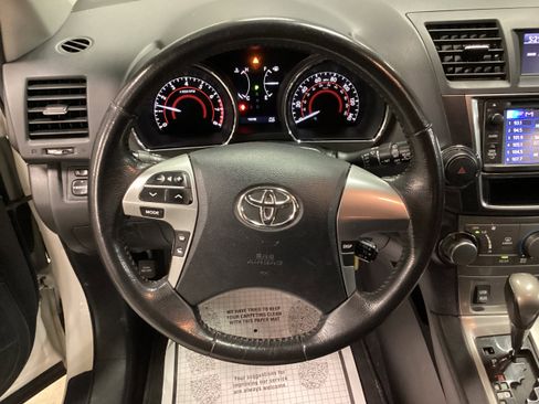 Used 2013 Toyota Highlander SE image 20