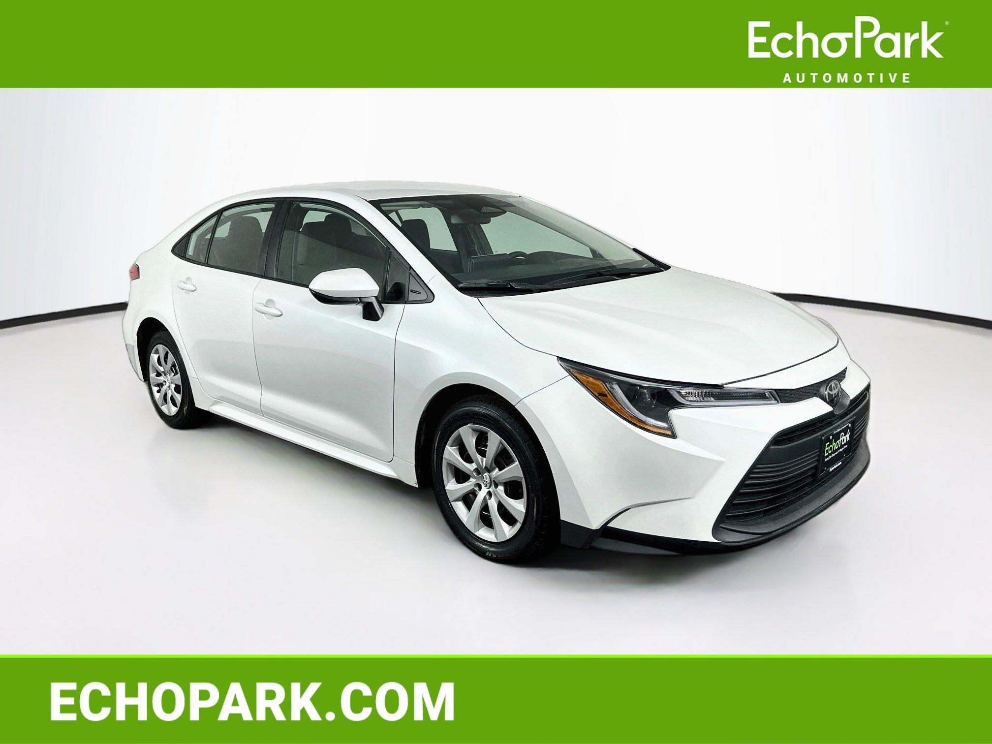 Used 2025 Toyota Corolla LE FWD image 1