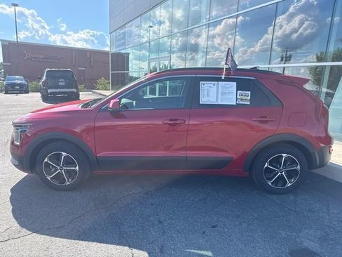 Certified 2025 Kia Niro LX FWD image 3