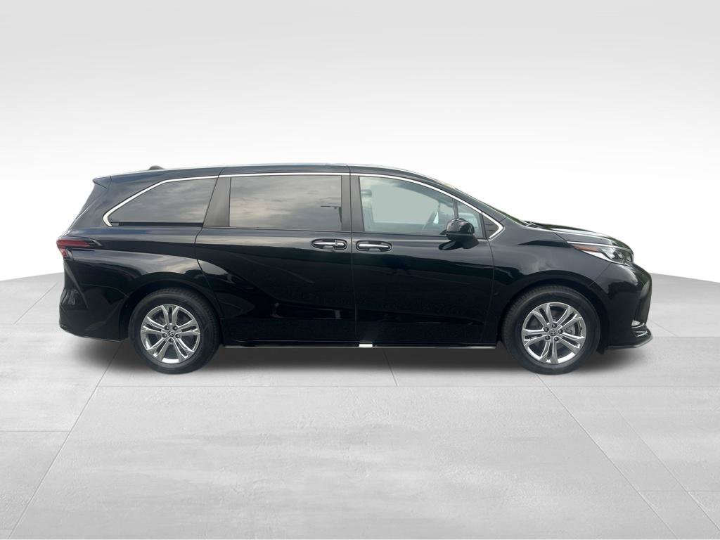Certified 2023 Toyota Sienna XSE AWD/4WD image 6