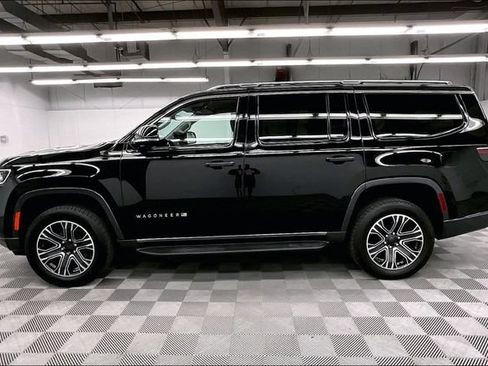 Used 2022 Jeep Wagoneer Series III w/ Rear Seat Video Group 1 AWD/4WD image 12