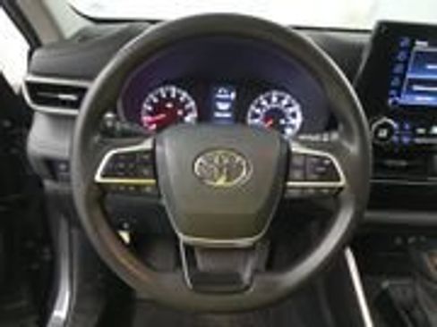 Used 2022 Toyota Highlander L FWD image 10