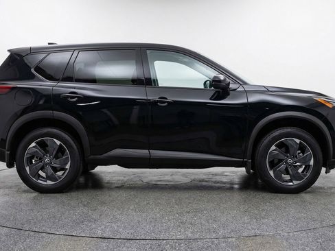 Used 2025 Nissan Rogue SV image 11