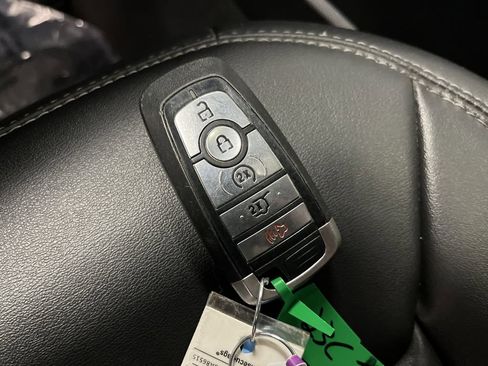 Used 2023 Ford Explorer XLT image 27