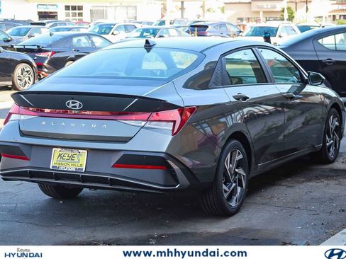 New 2025 Hyundai Elantra Sport FWD image 4