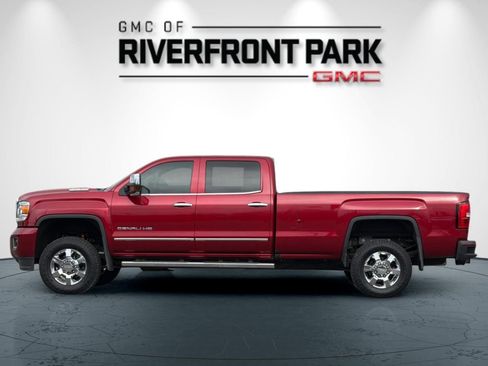 Used 2019 GMC Sierra 3500 Denali w/ Duramax Plus Package image 6