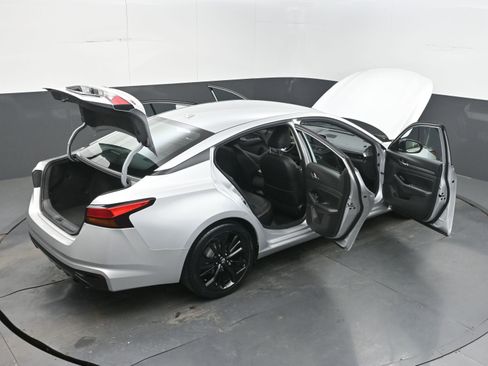 Used 2024 Nissan Altima 2.5 SR FWD image 43