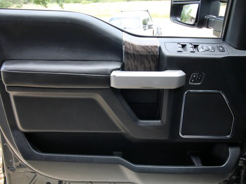 Used 2019 Ford F250 Lariat w/ Lariat Ultimate Package AWD/4WD image 19