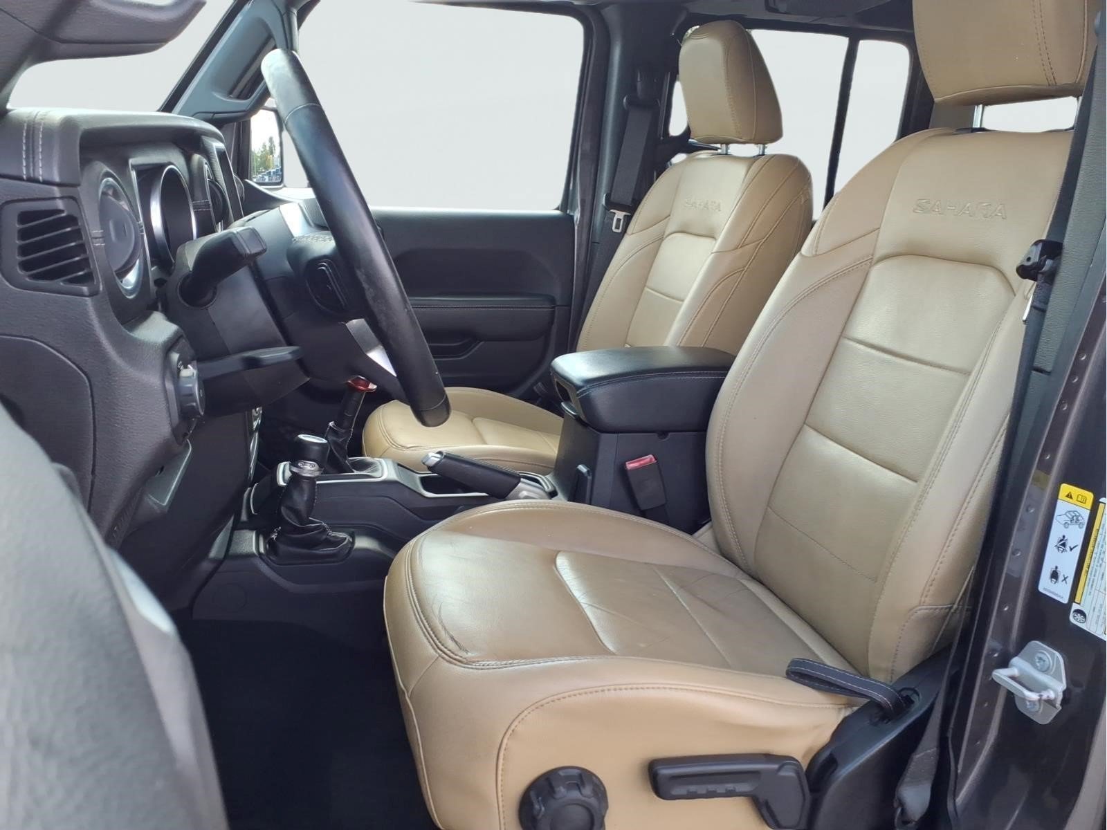 Used 2018 Jeep Wrangler Unlimited Sahara AWD/4WD image 22