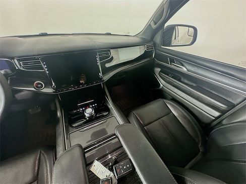 Used 2023 Jeep Wagoneer 2WD image 11
