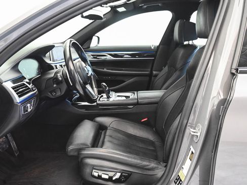 Used 2022 BMW 740i xDrive w/ M Sport Package AWD/4WD image 33