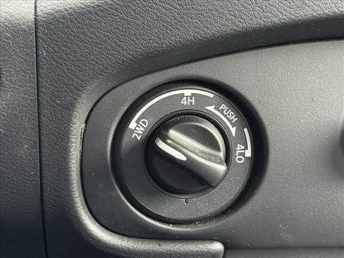 Certified 2024 Nissan Frontier SV image 19