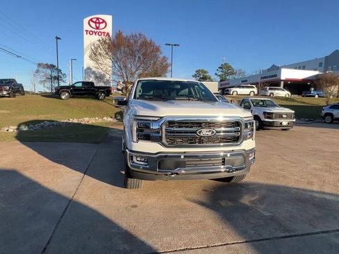 Used 2024 Ford F150 Lariat w/ FX4 Off-Road Package image 8