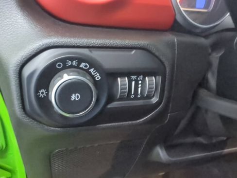Used 2020 Jeep Wrangler Unlimited Rubicon w/ Dual Top Group AWD/4WD image 11