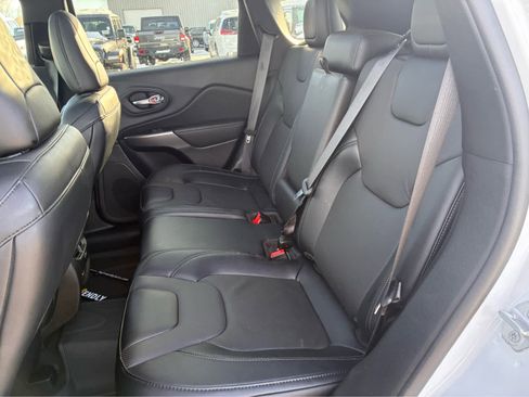Used 2022 Jeep Cherokee Limited w/ Mopar Interior Package image 16