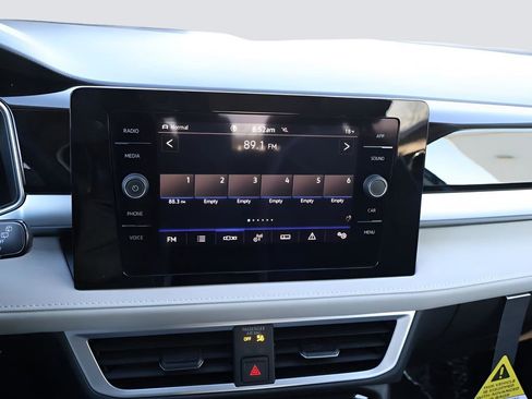 Certified 2025 Volkswagen Taos SE AWD/4WD image 24