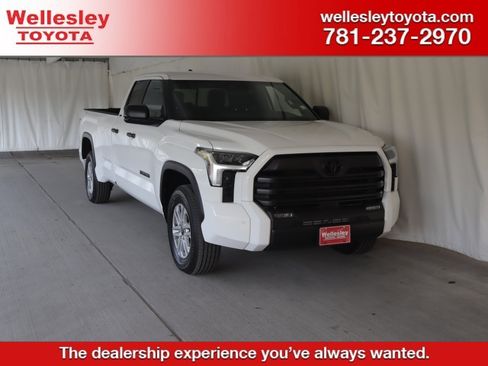 Used 2025 Toyota Tundra SR5 w/ SR5 Convenience Package AWD/4WD image 1