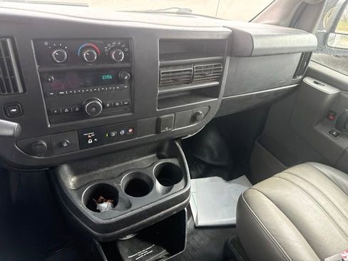 Used 2018 Chevrolet Express 2500 RWD image 10