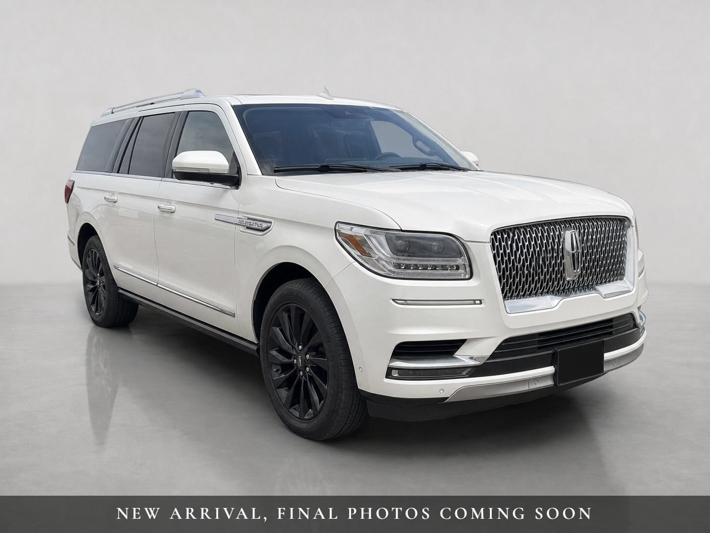 Used 2023 Lincoln Navigator L Reserve AWD/4WD image 2