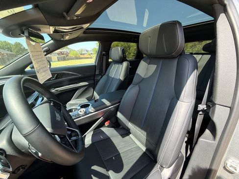 Used 2024 Cadillac Lyriq Luxury RWD image 12