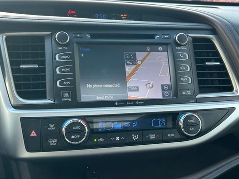 Used 2019 Toyota Highlander Limited Platinum AWD/4WD image 23