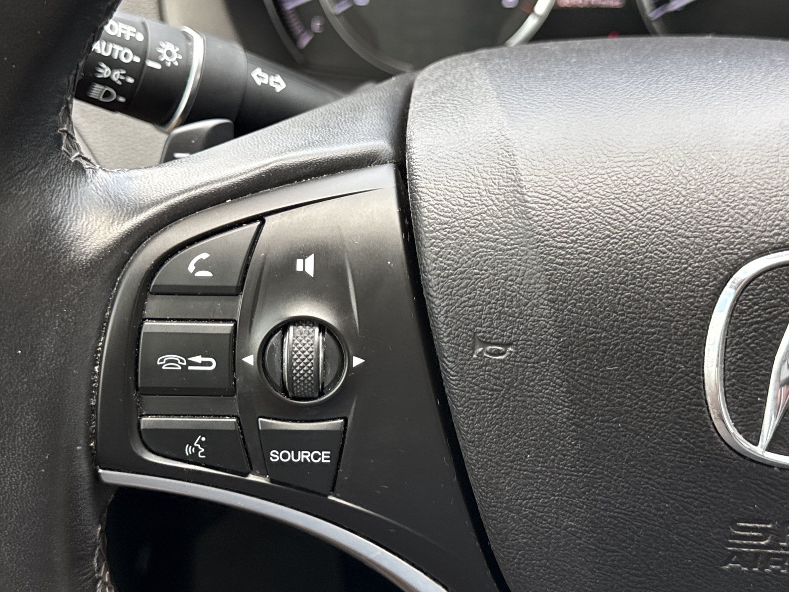 Used 2020 Acura MDX FWD image 24