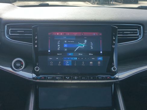 Used 2022 Jeep Wagoneer Series III w/ Premium Group I image 19