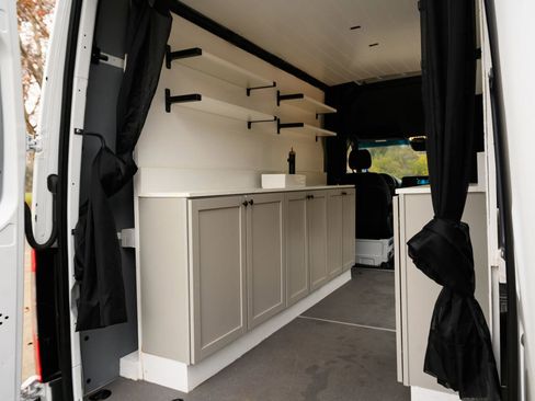 Used 2023 Mercedes-Benz Sprinter 2500 image 6