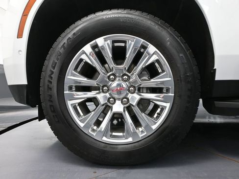 Used 2025 GMC Yukon XL Denali AWD/4WD image 18
