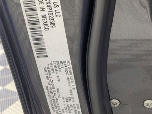 Used 2023 Jeep Compass Limited image 35