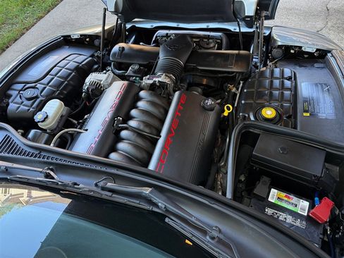 Used 2004 Chevrolet Corvette Convertible w/ Preferred Equipment Group image 64