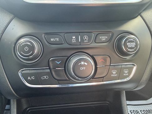 Used 2021 Jeep Cherokee Latitude Plus w/ Sun & Sound Group image 25