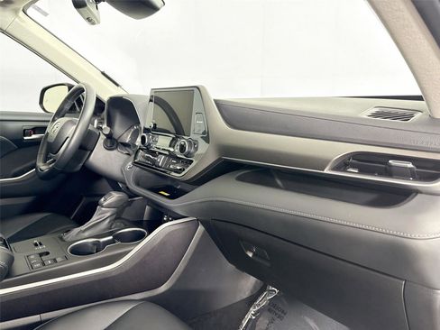 Certified 2023 Toyota Highlander XLE image 45