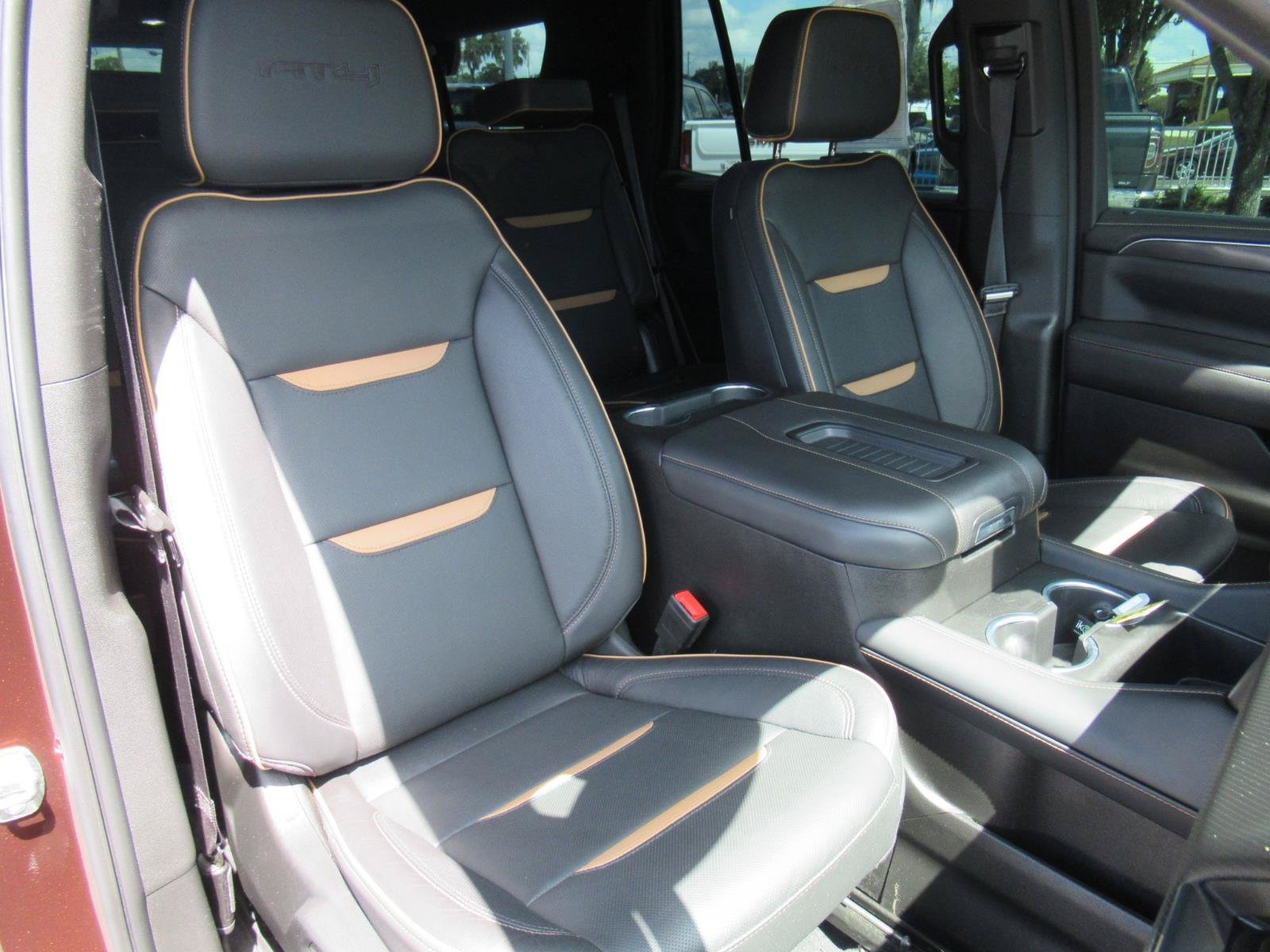 Used 2023 GMC Yukon AT4 w/ AT4 Premium Plus Package AWD/4WD image 8