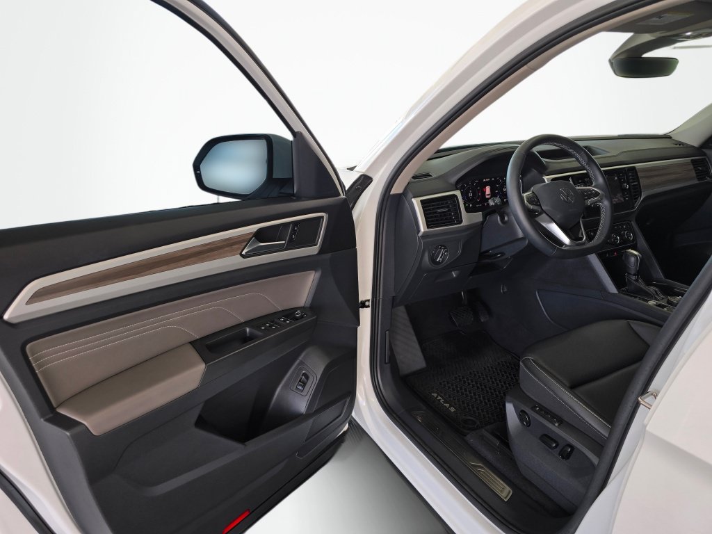 Used 2023 Volkswagen Atlas SEL AWD/4WD image 33