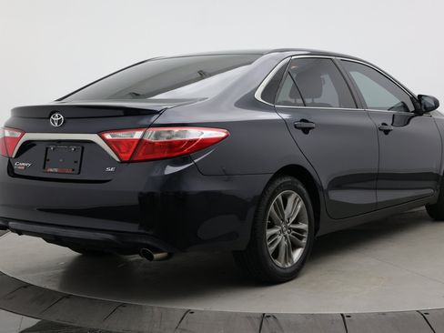 Used 2017 Toyota Camry SE FWD image 7